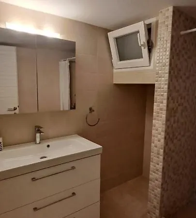 Lila Central Apartment 5 Min Walk To Port And Beach Appartement Páros