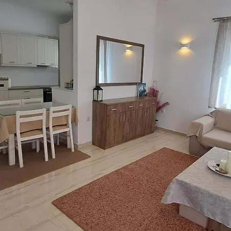 Lila Central Apartment 5 Min Walk To Port And Beach Appartement *