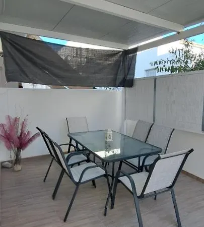 Апартаменты Lila Central Apartment 5 Min Walk To Port And Beach